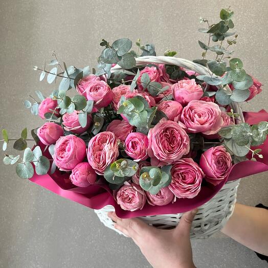 Корзина с пионовидными розами 🌸🎀