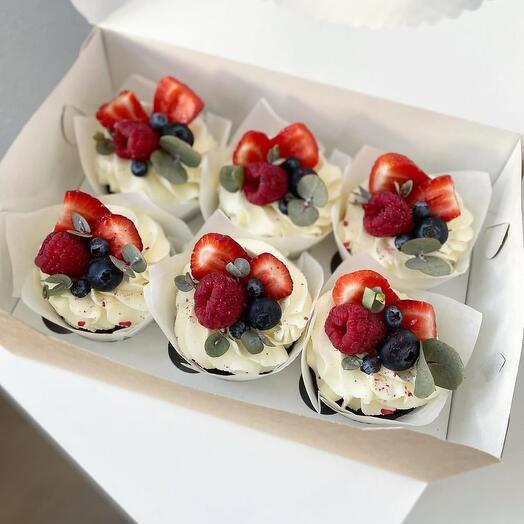 Капкейки с ягодами 6 шт