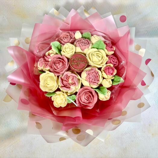 Букет из шоколадных пионов и чайных роз на День рождения