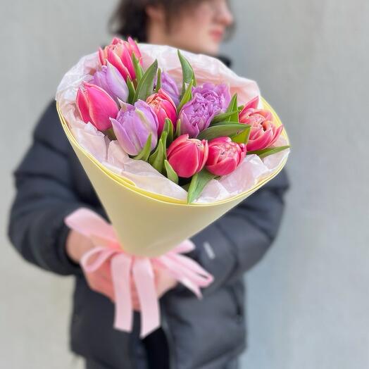 11 тюльпанов Дабл Прайс и Коламбус в стильном оформлении