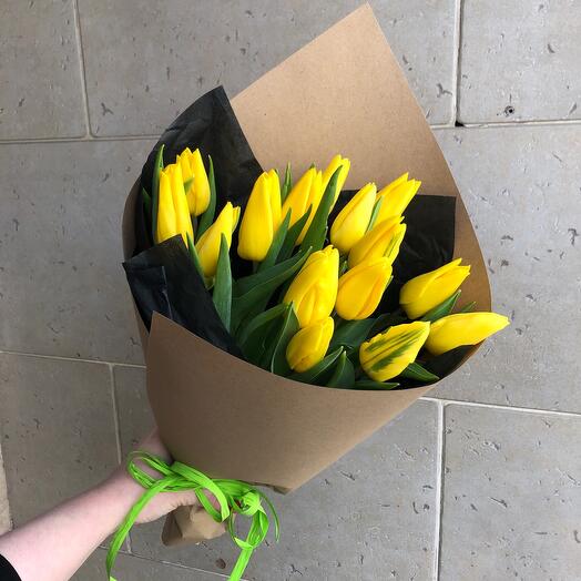 Букет из желтых тюльпанов