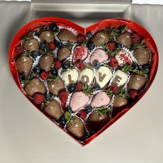 Chocolate-covered strawberries "heart" 25-28 pieces