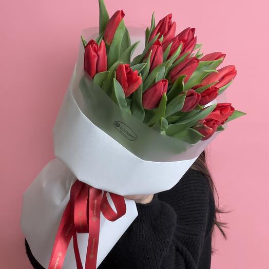 15 тюльпанов в оформлении