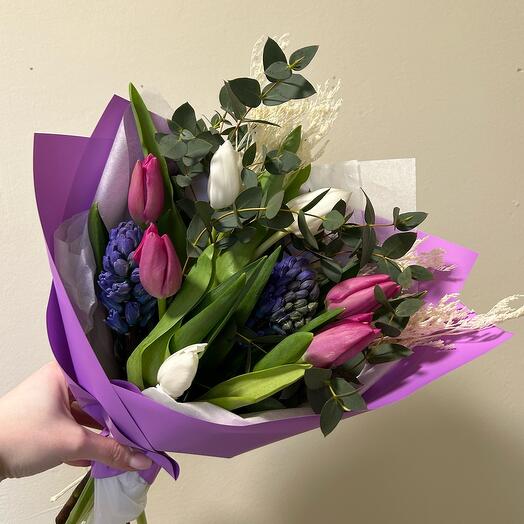Тюльпаны и гиацинты яркий букет,букет тюльпанов на 8 марта