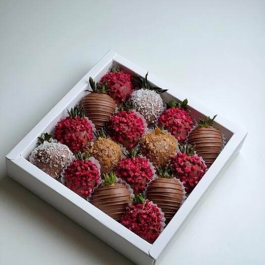 Клубника в шоколаде набор в молочном шоколаде