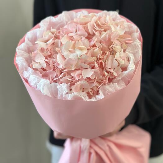 Hortensia rosa suave en una decoración elegante💗