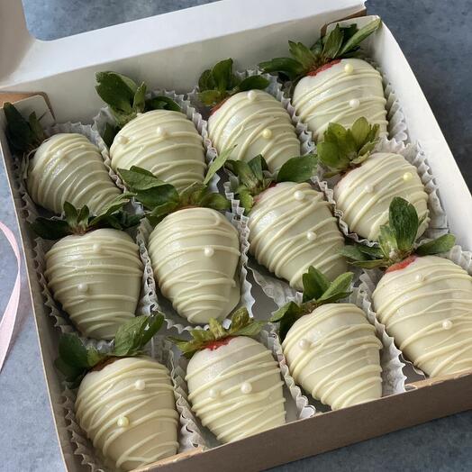 Клубника  в белом шоколаде  (9-12🍓)