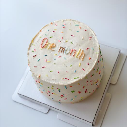 Торт «One month» с цветной посыпкой