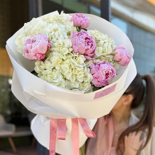 Дуо букет с пионами и гортензией