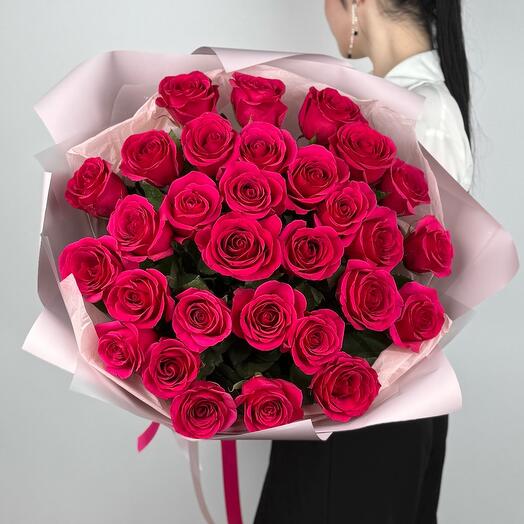 25 розовых роз