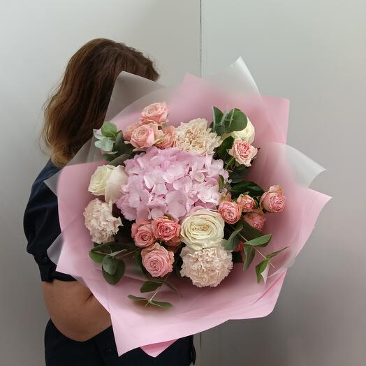Букет " Мечтай" роза пионовидная кустовая, гортензия, роза, диантус, эвкалипт