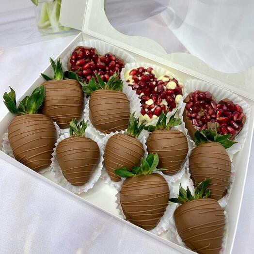 Клубника и гранат в белом и молочном бельгийском шоколаде