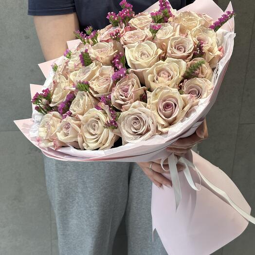 Букет из роз и статицы 🌸