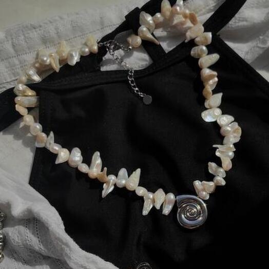 Колье жемчужное с кулоном ракушка
