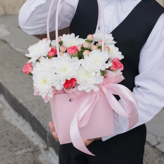 💐Нежная сумочка 💐 из хризантемы и гиперикума