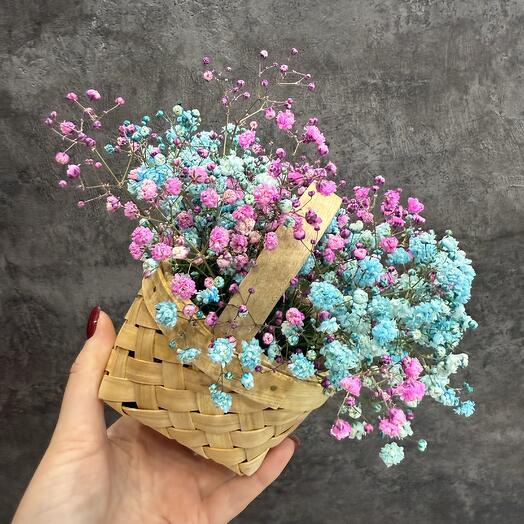 Корзина мини с радужной гипсофилой 🩵💜🩷