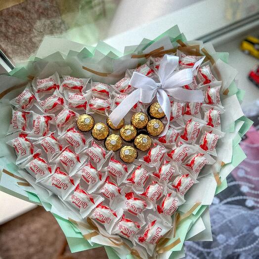 Букет из конфет Raffaello и Ferrero Rocher