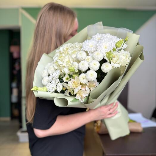 Авторский букет Green   White🤍💚 из гортензии , альстромерии , эустомы и хризантем