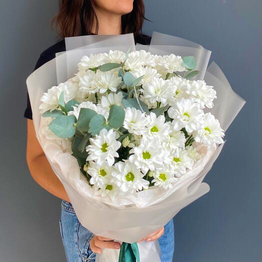 Букет хризантема ромашки с эвкалиптом мб211