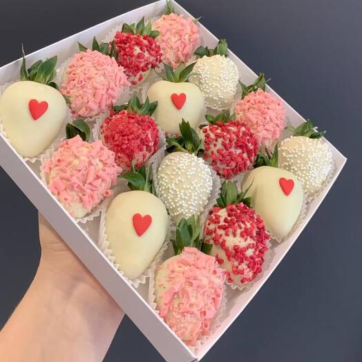 Клубника в шоколаде. 16 ягод