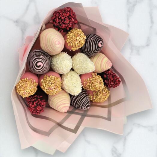 Букет 17 клубник в шоколаде арт. 4015