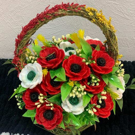 Корзина с цветами Мака