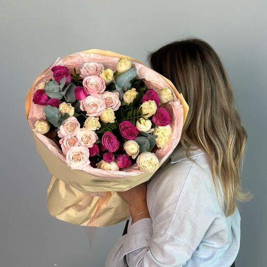 Букет с кустовыми розами микс💕