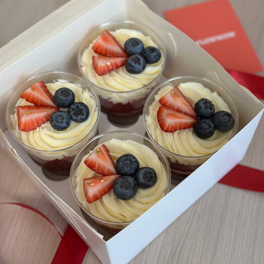 Трайфлы с ягодами (клубникой и голубикой) маме. На день Матери