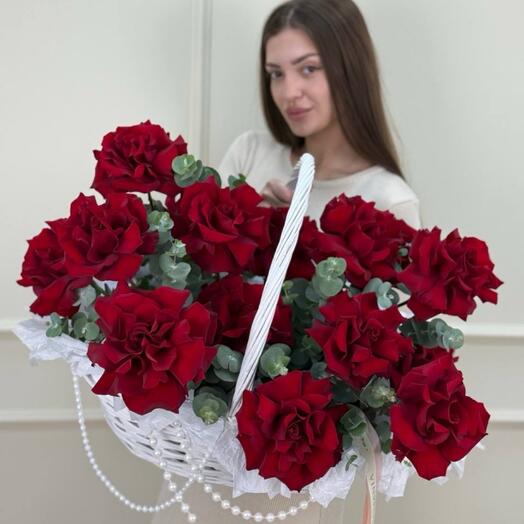 ВАУ корзина с красными французскими розами 571
