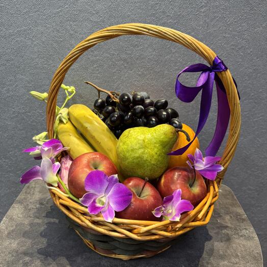 «Лучше бы фруктов домой купил!» корзина фруктов для мам и бабушек