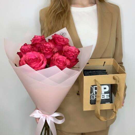 Монобукет из 7 роз "Лола" и набор из 10 дрип-кофе