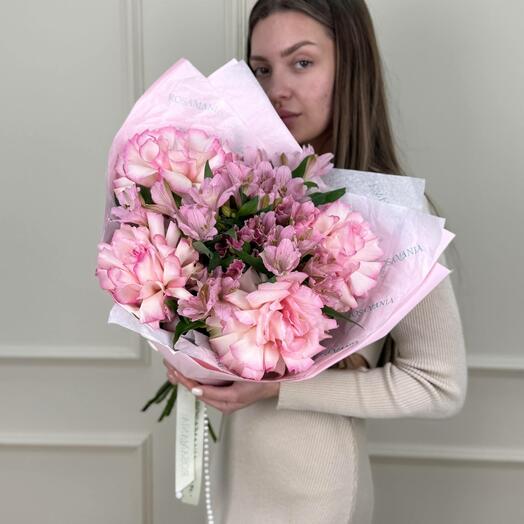 Букет с розами и альстромерией 460