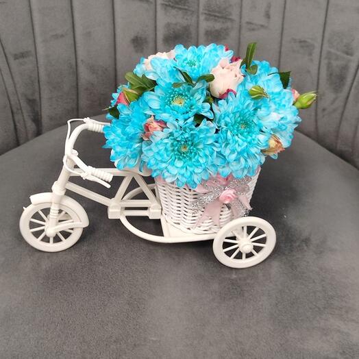 Корзина с цветами в велисипеде🚲🌺🌹