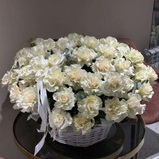 Корзина 51 белая роза