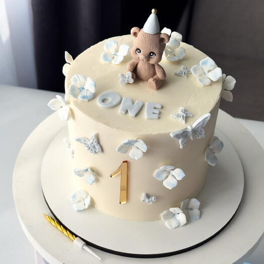 Торт с фигуркой из шоколада