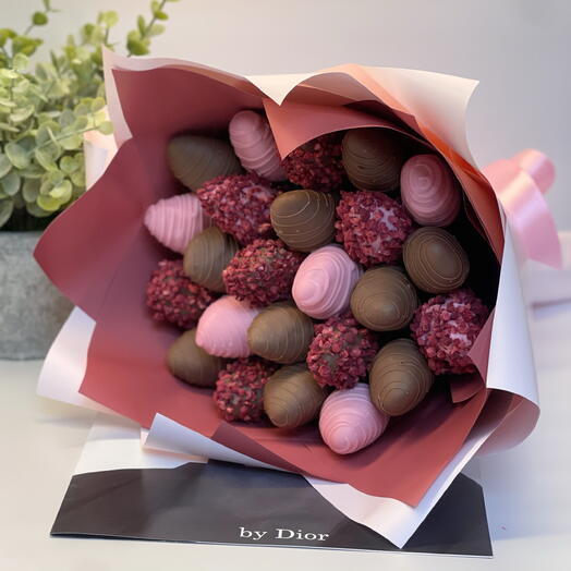 Букет клубники в шоколаде 700г - Pink Berry