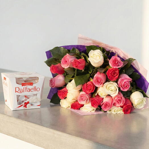 Подарочный набор Букет 51 — голландские розы и конфеты Raffaello