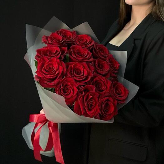 15 красных роз с крупным бутоном (мб 297)