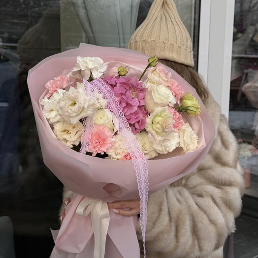 Нежный букет с гортензией