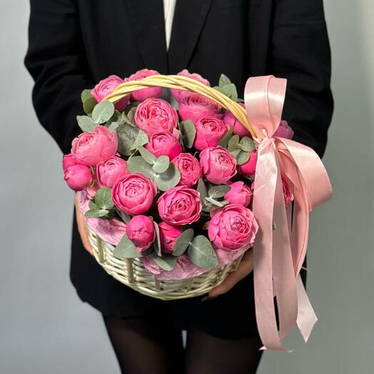 Корзина с пионовидными розами Сильва пинк