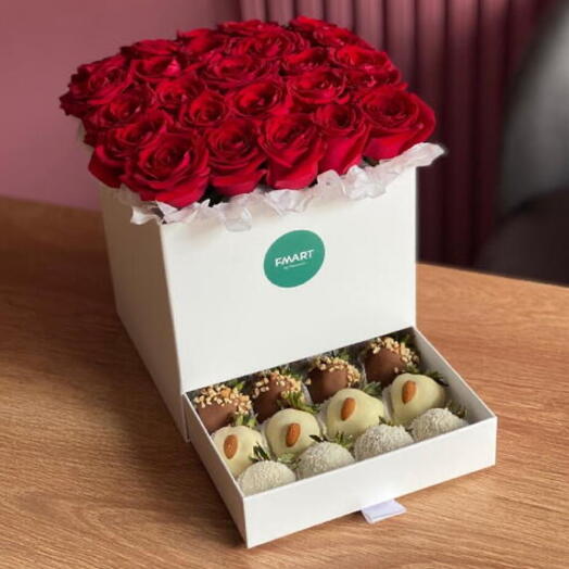 Шкатулка с клубникой в шоколаде «Лилиан»