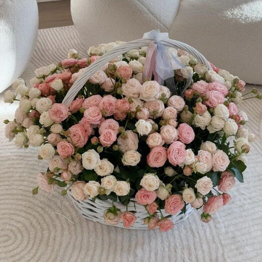 Корзина с нежными кустовыми розами💞