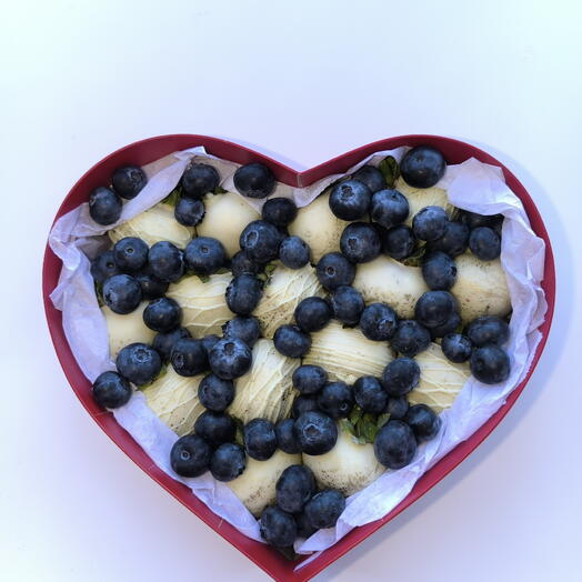 Клубника в шоколаде девушке сердце 14 февраля