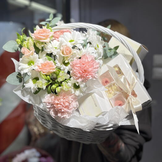 Подарочный набор «Аромат Парижа» с цветами, свечой, арома-диффузором