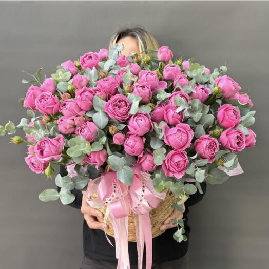 Корзина ароматных кустовых пионовидных роз Мисти Баблс💕