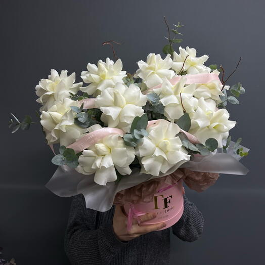 Белые Французские розы в тубусе