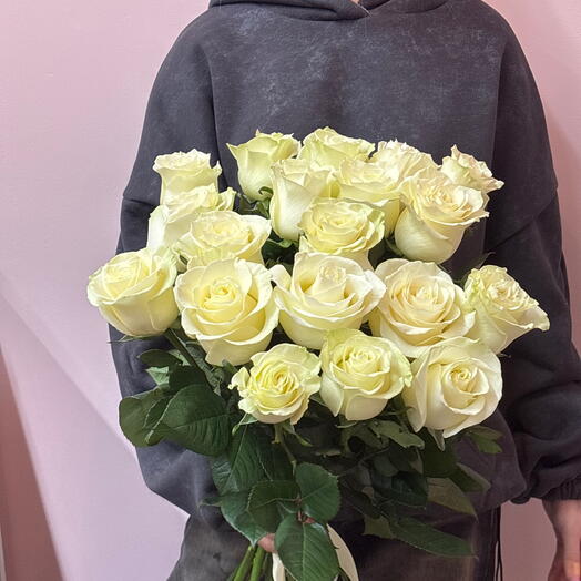 Букет из 19 белых роз