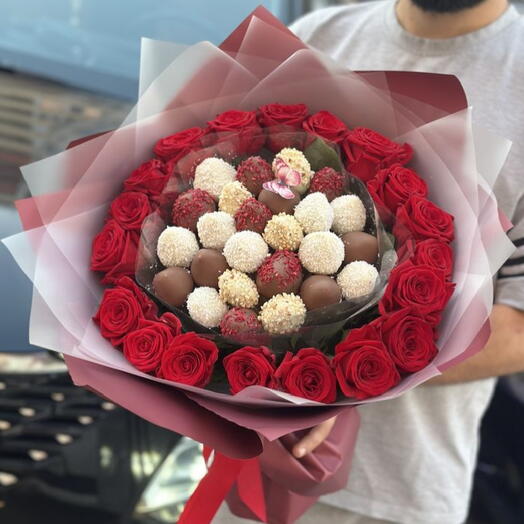 Клубника в шоколаде и 19 красных роз