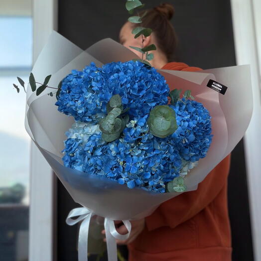 Моно из синих гортензий с эвкалиптом💙