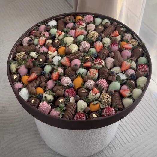 Клубника в шоколаде, банан в шоколаде 100 шт